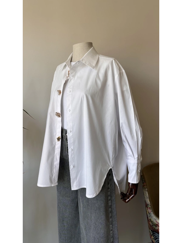 Broş Detaylı Beyaz Oversize Gömlek