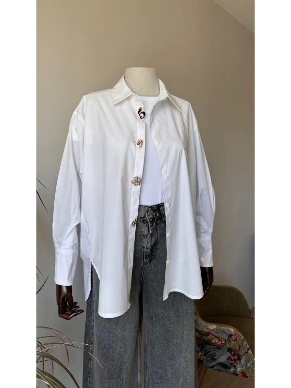Broş Detaylı Beyaz Oversize Gömlek