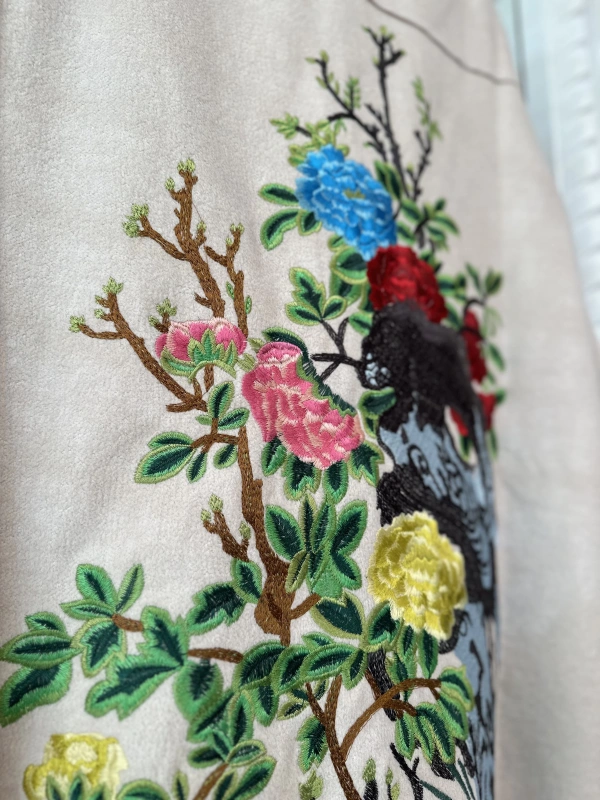 İNVEE 6224 Arkası Nakışlı Vanilya Keçe Kaban