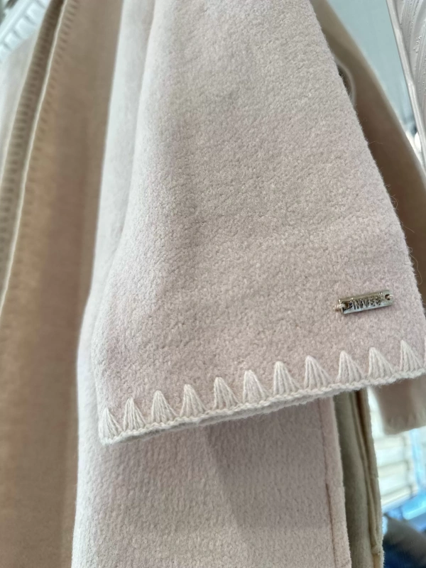 İNVEE 6224 Arkası Nakışlı Vanilya Keçe Kaban