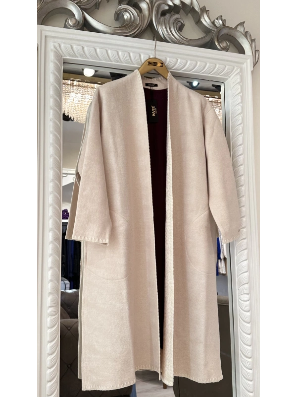 İNVEE 6224 Arkası Nakışlı Vanilya Keçe Kaban