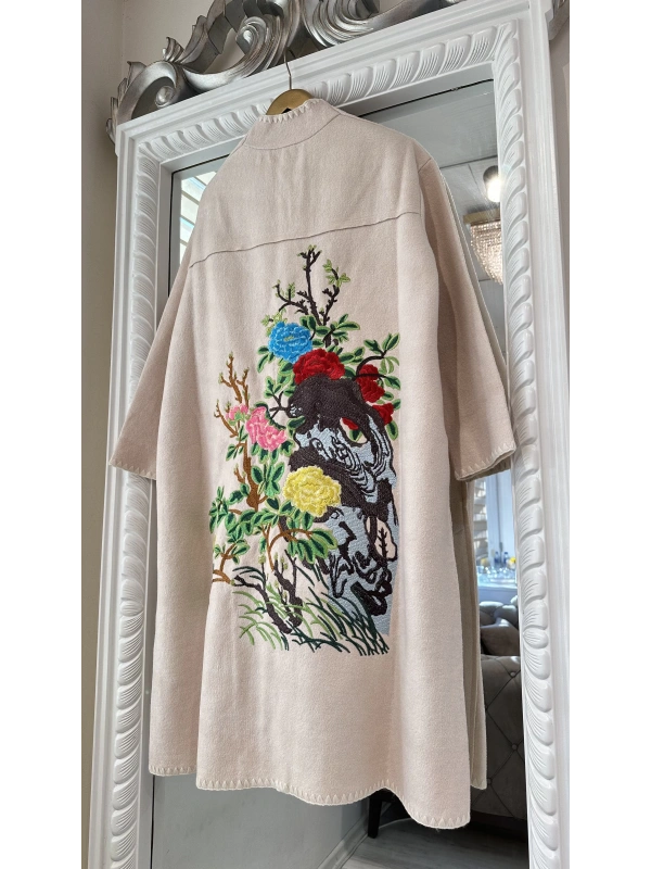 İNVEE 6224 Arkası Nakışlı Vanilya Keçe Kaban