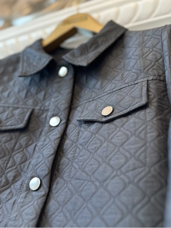 İNVEE Çıtçıt Kapamalı Kısa Kapitone Ceket - Siyah