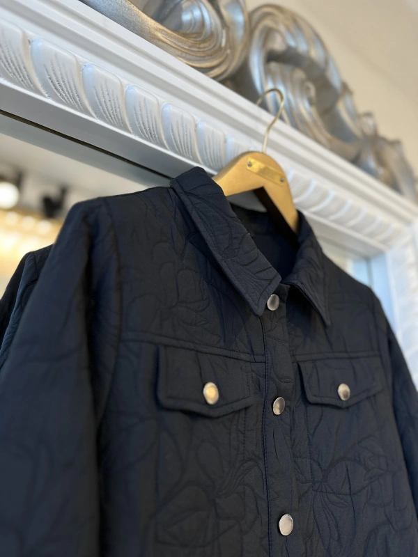 İNVEE 6827 Desenli Kapitone Ceket - Siyah