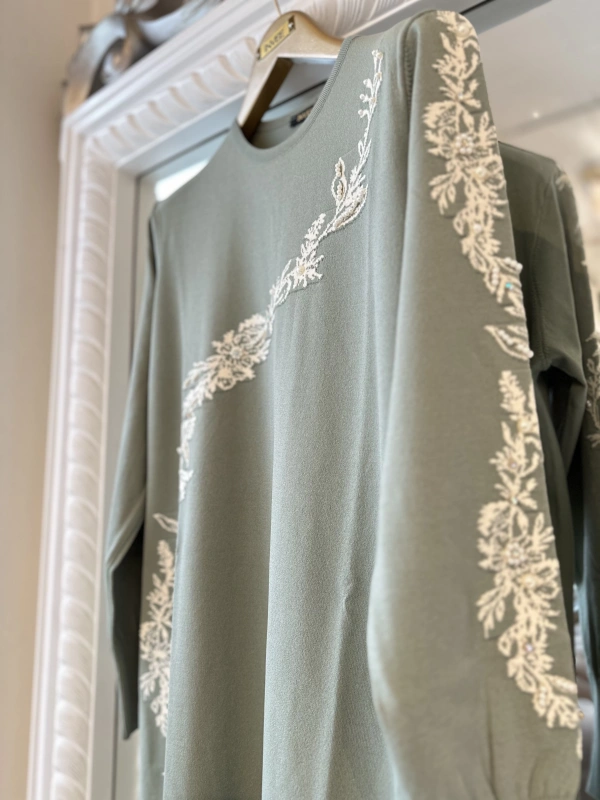 İNVEE 6848 İşlemeli Küfrengi Triko Elbise