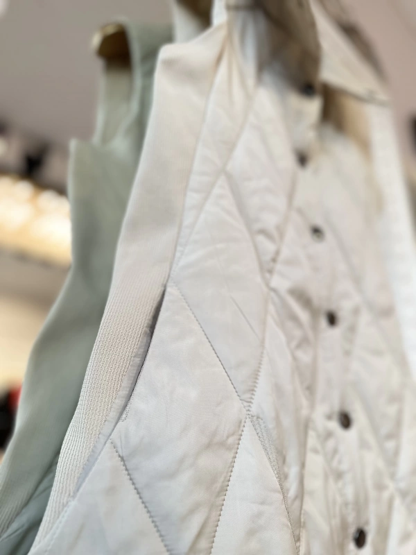 İNVEE Baklava Desenli Kapitone Yelek - Vanilya