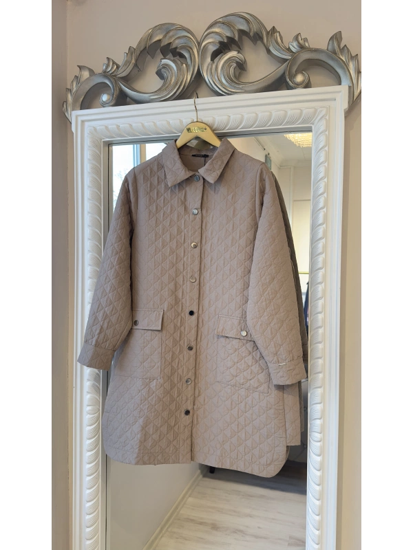 İNVEE Cepli Kapitone Uzun Ceket - Bej