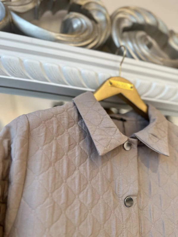 İNVEE Cepli Kapitone Uzun Ceket - Bej