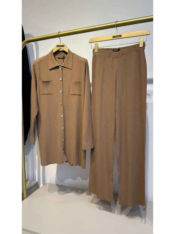 İNVEE Kalp Düğmeli Triko Takım - Toprak