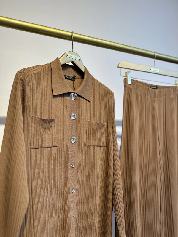 İNVEE Kalp Düğmeli Triko Takım - Toprak