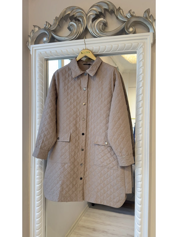 İNVEE Cepli Kapitone Uzun Ceket - Bej