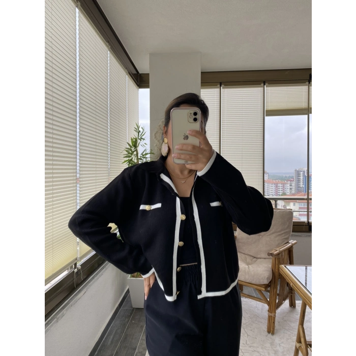 GOLD DÜĞMELİ SİYAH RENK TRİKO HIRKA