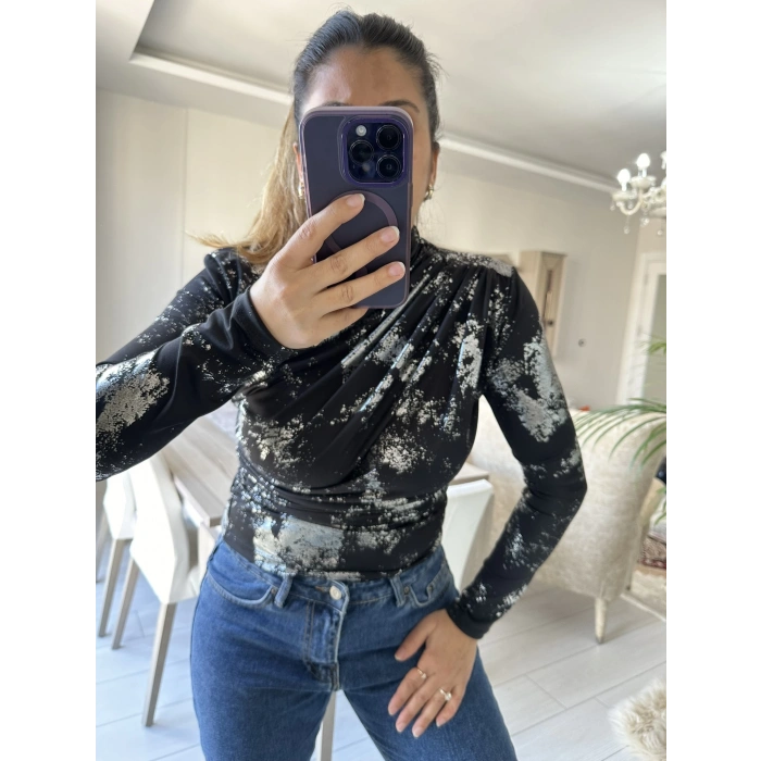 METALİK DESENLİ SİYAH BLUZ