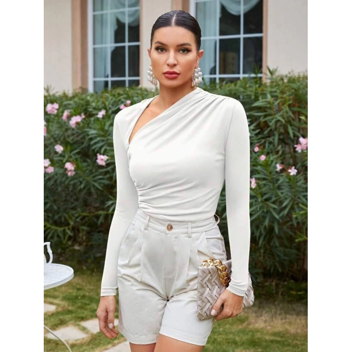 OMUZ DEKOLTELİ BEYAZ BLUZ