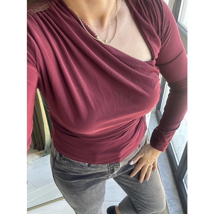 OMUZ DEKOLTELİ BORDO BLUZ