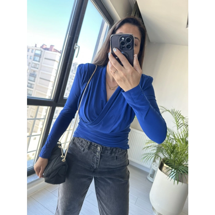 OMUZLARI VATKALI MAVİ RENK BLUZ
