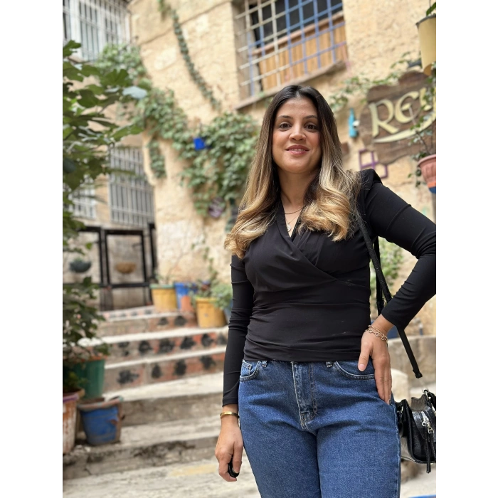 OMUZLARI VATKALI SİYAH BLUZ