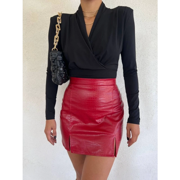 OMUZLARI VATKALI SİYAH BLUZ