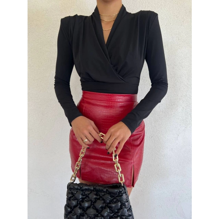 OMUZLARI VATKALI SİYAH BLUZ