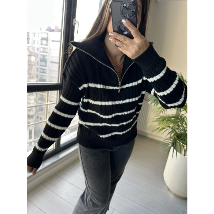 SİYAH BEYAZ ÇİZGİLİ KAZAK