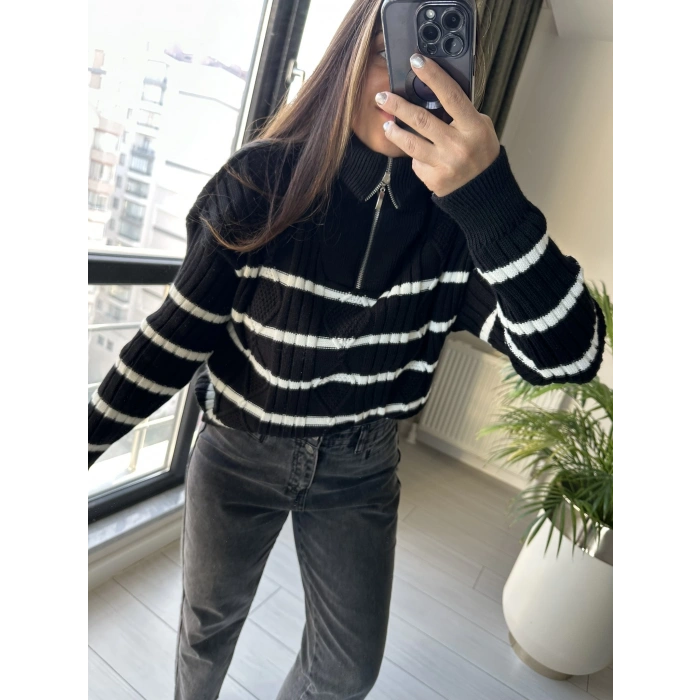 SİYAH BEYAZ ÇİZGİLİ KAZAK