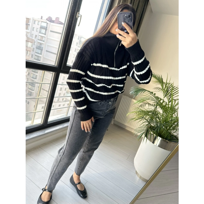 SİYAH BEYAZ ÇİZGİLİ KAZAK