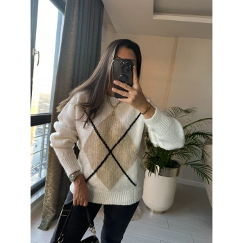 BAKLAVA DESENLİ KREM RENK KAZAK