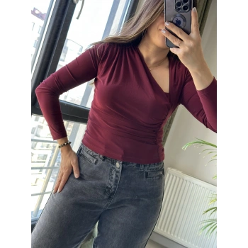 OMUZ DEKOLTELİ BORDO BLUZ