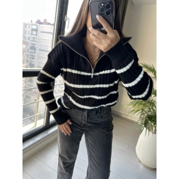 SİYAH BEYAZ ÇİZGİLİ KAZAK