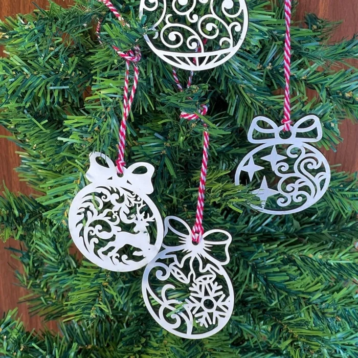 10 Parça Kırmızı Beyaz İpli Fiyonk Model Ahşap Yılbaşı Ağaç Süsü (5047)