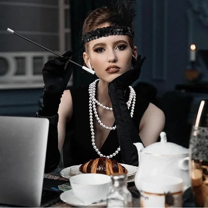 1920’ler Çarliston Aksesuar Seti – İnci Kolye, Eldiven,  Tutucu, Siyah Saç Bandı