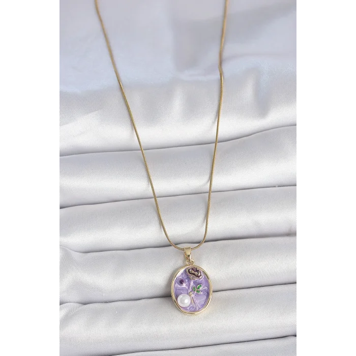 316L Çelik Gold Renk Zincir Mor Çiçek İşlemeli İnci Detay Portre Model Kadın Kolye