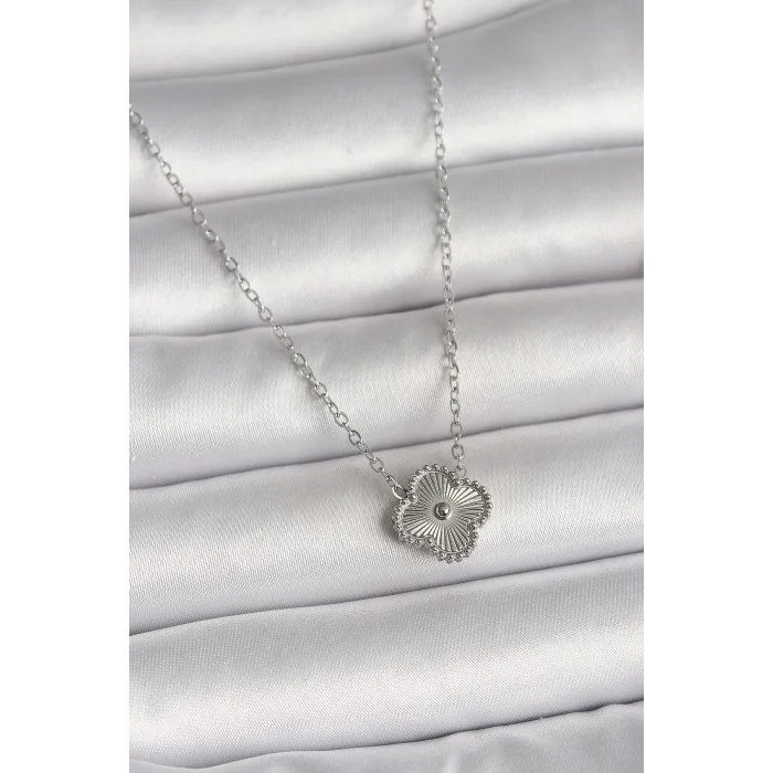 316L Çelik Gümüş Renk İşleme Detaylı Yonca Model Kadın Kolye