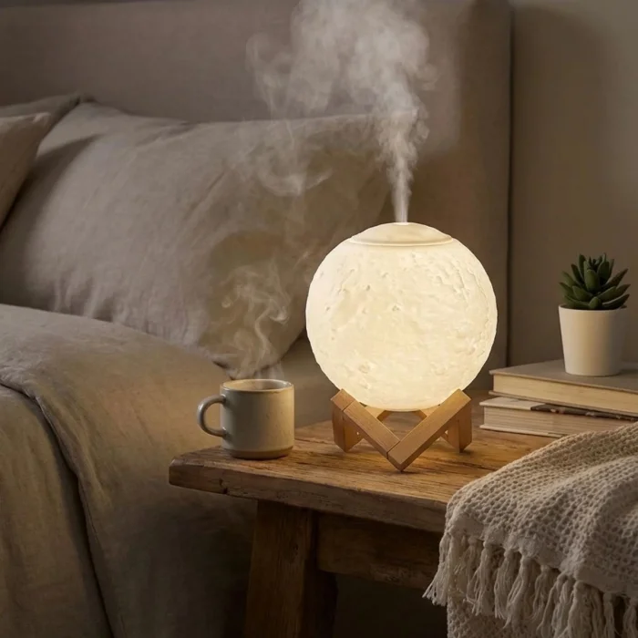 3D Ay Tasarımlı Su Yenilemeli USB Hava Nemlendiricisi – Dokunmatik, 3 Renk Işık Modlu (Gün Işığı / Beyaz / Sarı Işık) Gece Lambası (5047)