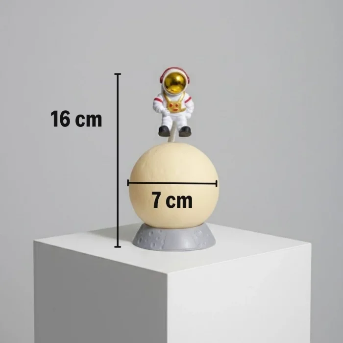 3D Ay Üzerinde Astronot LED Gece Lambası – Dokunmatik 10 Renk Değiştiren Dekoratif Çocuk Odası Masaüstü Ay Lambası (5047)
