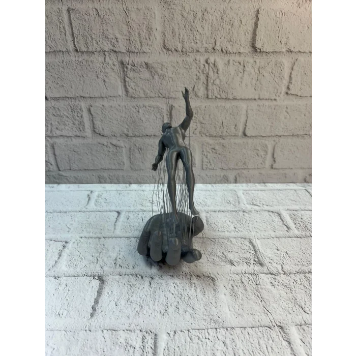 3D El Üzerinde İnsan Figürü Gri Minimal Masa Üstü Dekor