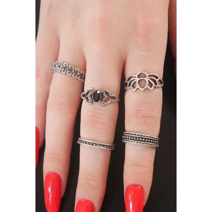 Gümüş Renk Lotus Model Siyah Kristal Taş Detay Bayan Yüzük Kombin
