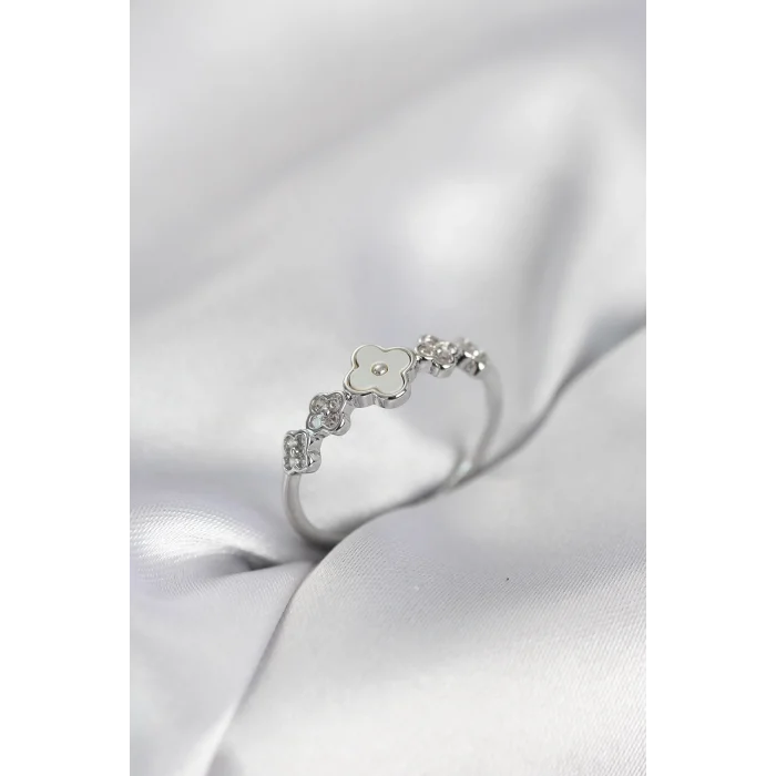Gümüş Renk Minimal Yonca ve Zirkon Taşlı Kadın Yüzük