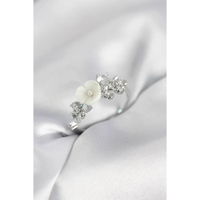 Gümüş Renk Pirinç Çiçek Model Zirkon Taşlı Kadın Yüzük