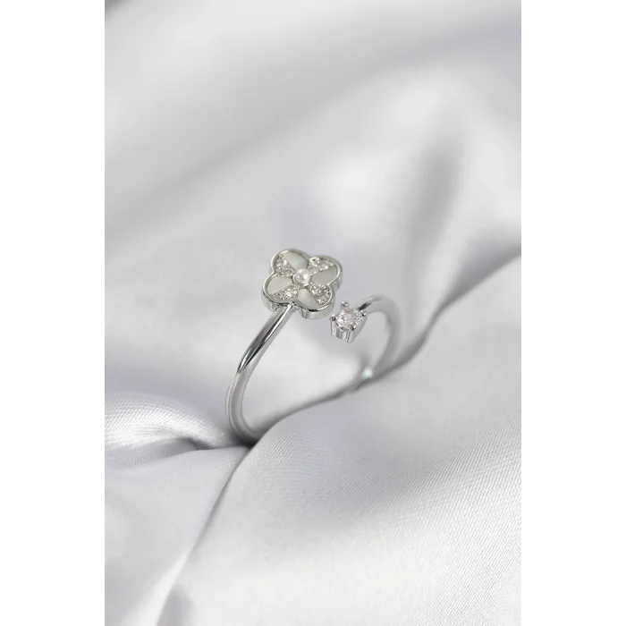 Gümüş Renk Zirkon Taşlı Yonca Model Kadın Yüzük