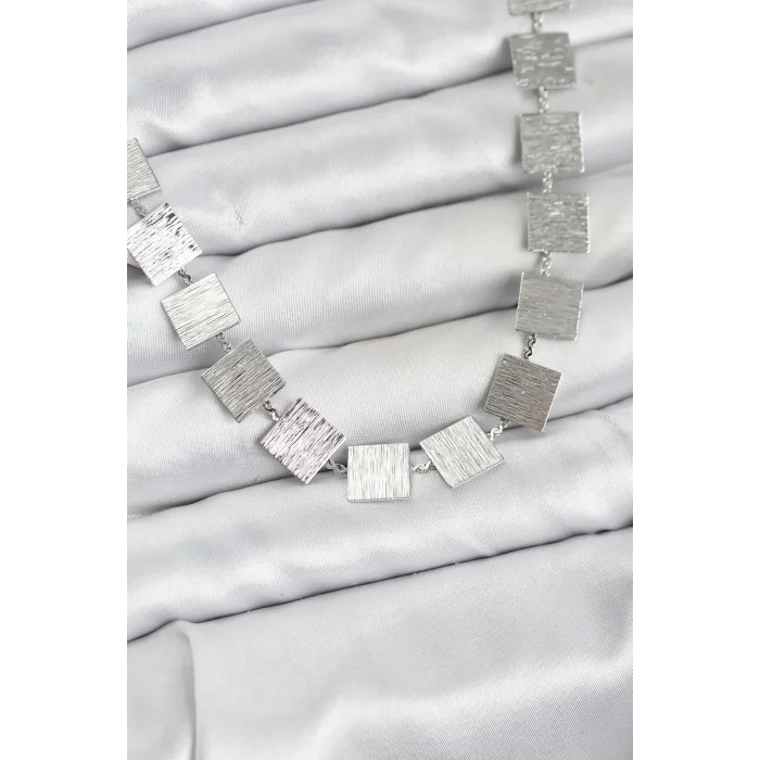 Kare Plaka Model Gümüş Renk Kadın Kolye