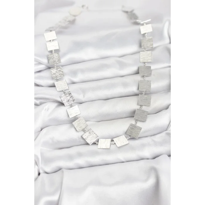 Kare Plaka Model Gümüş Renk Kadın Kolye