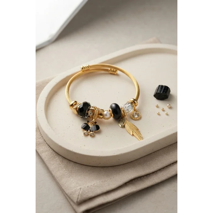 Kelebek Model Gold Renk Siyah Charmlı Bileklik