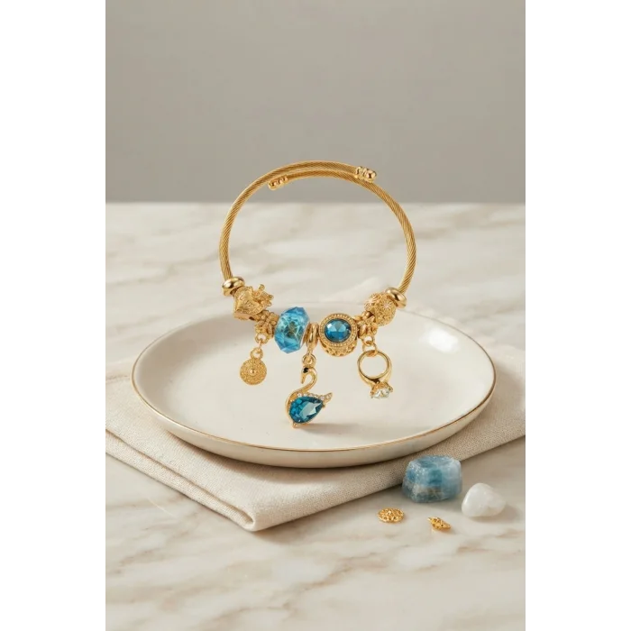 Mavi Kuğu Model Gold Renk Charmlı Bileklik