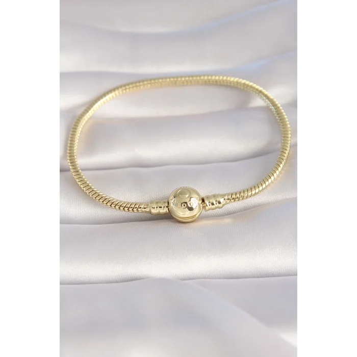 Pirinç Gold Renk İşleme Detay Charm Model Kadın Bileklik