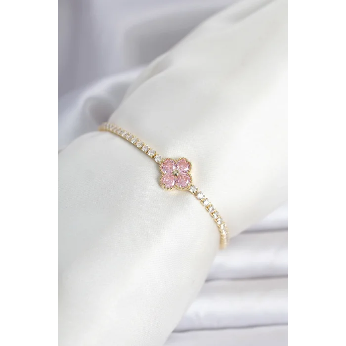 Pirinç Gold Renk Pembe Zirkon Taşlı Yonca Model Su Yolu Kadın Bileklik
