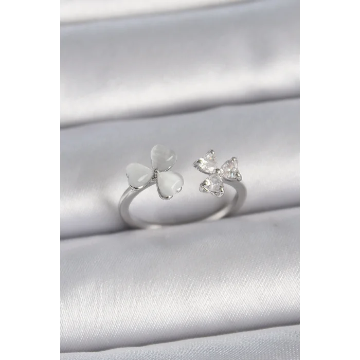 Pirinç Gümüş Renk Ayarlanabilir Zirkon Taşlı Beyaz Mineli Kalp Model Kadın Yüzük