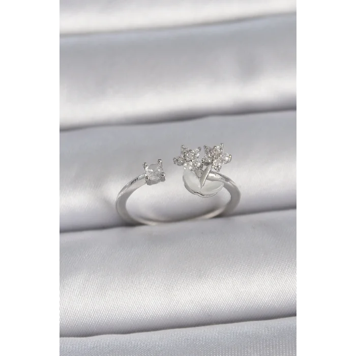 Pirinç Gümüş Renk Ayarlanabilir Zirkon Taşlı Yıldız Model Kadın Yüzük