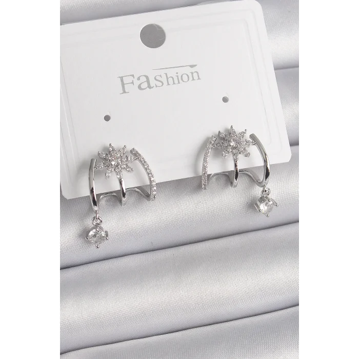 Pirinç Gümüş Renk Zirkon Taşlı Çiçek Figür Sallantı Detay Kadın Küpe