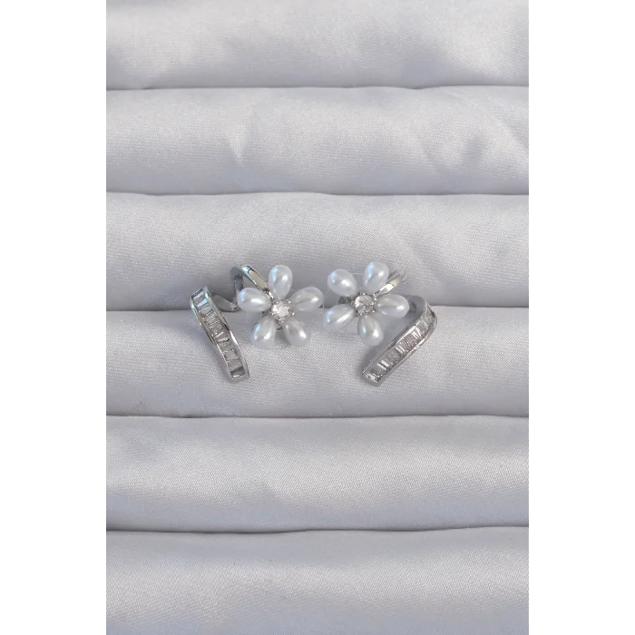 Pirinç Gümüş Renk Zirkon Taşlı Kıvrımlı İnci Çiçek Küpe